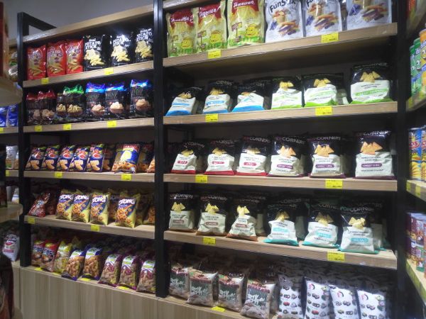 如何選一個(gè)合適的進(jìn)口休閑食品店加盟？聚焦出版物零售的關(guān)鍵考量